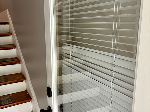 Entry w/ New Full Glass Door!