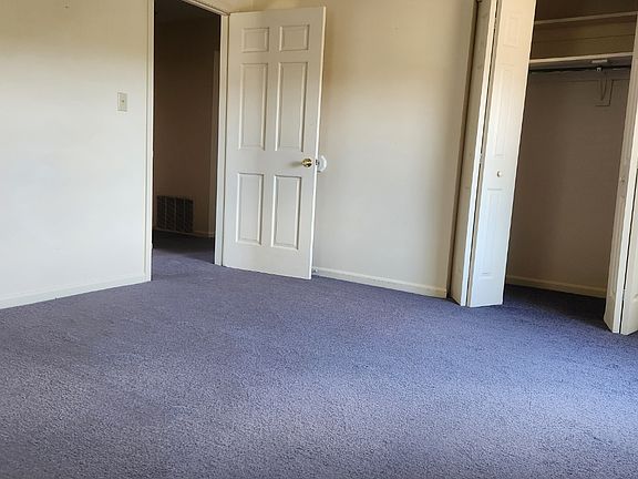 3rd image of 261 Meadowview Dr APT 4
