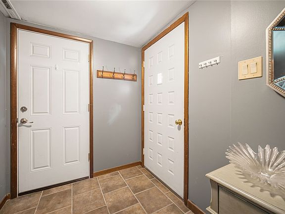 5th image of 130 Freedom Dr N