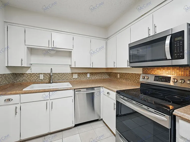 4302 Segura Ct N — Photo 8