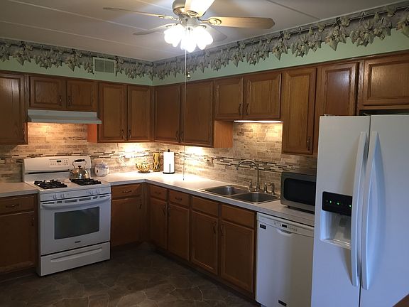 4th image of 15809 S 76th Ave APT 1F