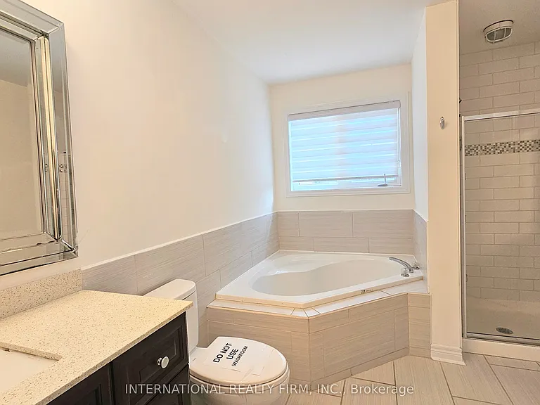 195 Warwick Cres — Photo 16