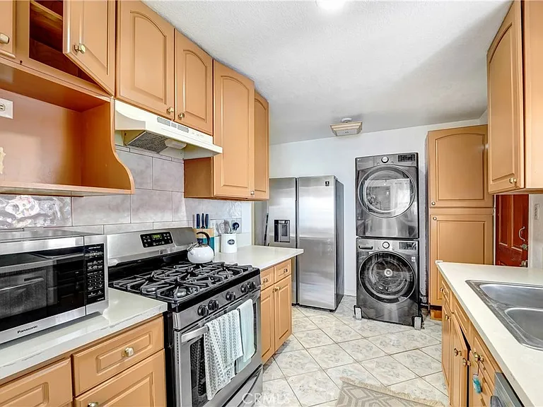 619 E Fairview Blvd — Photo 3