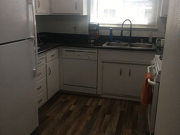 5th image of 645 Parkwood Dr