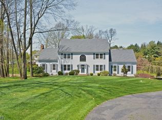 2 Mathews Dr, Flemington, NJ 08822