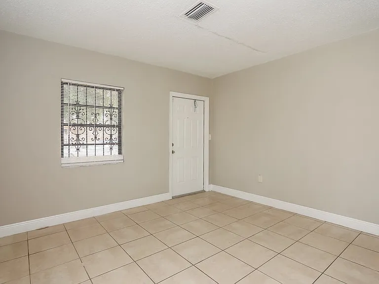 15420 NW 27th Pl — Photo 7
