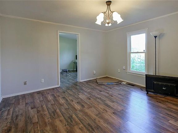 4th image of 407 S Clarke Ave