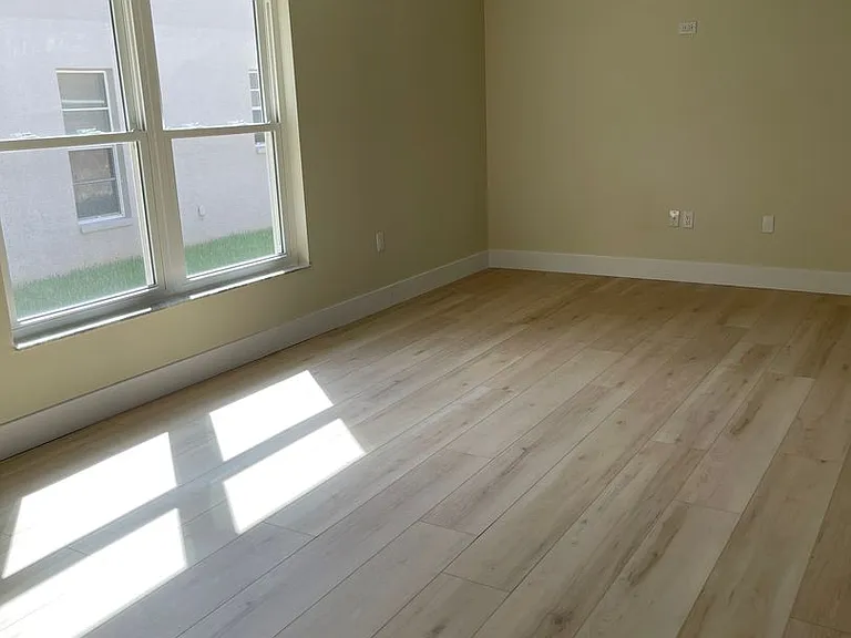 8143 Laurel Green Dr — Photo 12