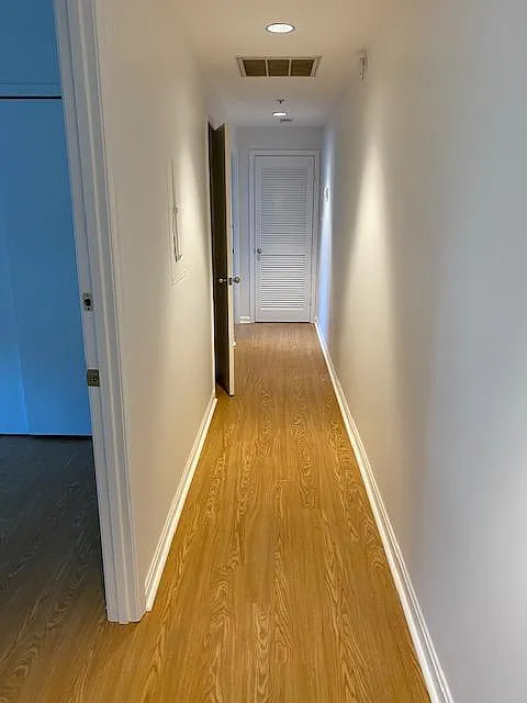 2 bed, 950 sqft, $4,200 — Photo 4
