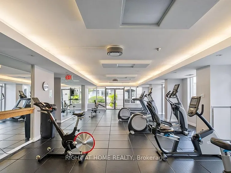 140 Simcoe St #1221 — Photo 14