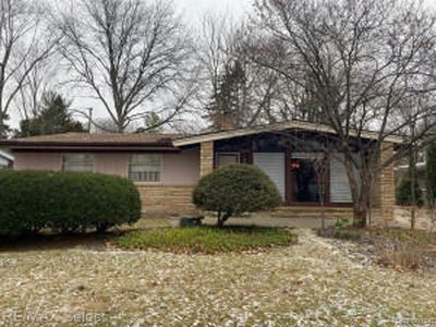 27442 Red Leaf Ln, Southfield, MI, 48076
