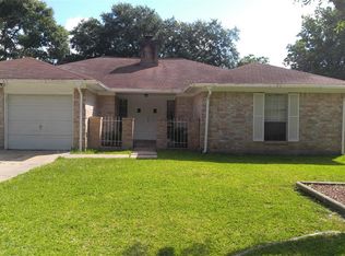 206 Englewood Dr, League City, TX 77573