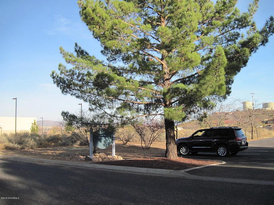 2nd image of 461 S Calvary Way