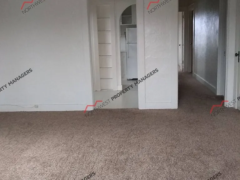 509 W Market St — Photo 10