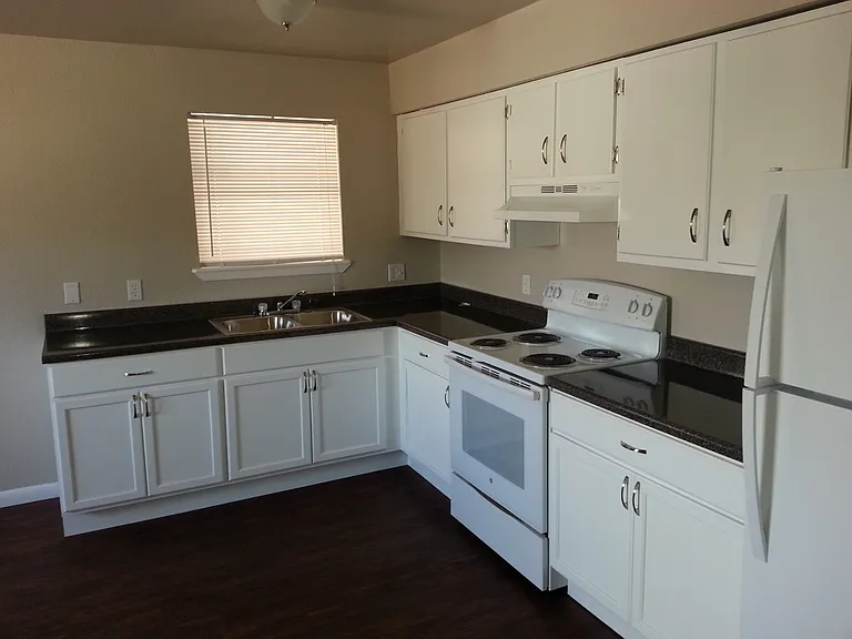 1113 Primrose Ave #2 — Photo 3