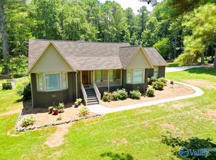 37 Hough Rd, Laceys Spring, AL 35754