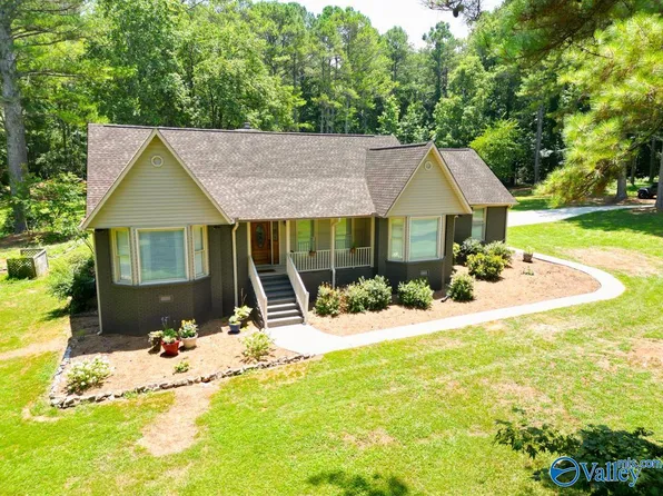 37 Hough Rd, Laceys Spring, AL 35754