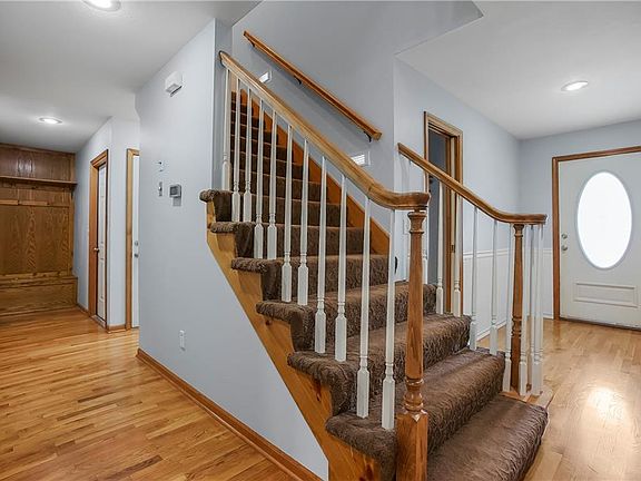 4th image of 112 SE Nottingham Ct