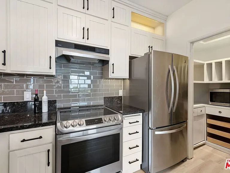8960 Cynthia St #208 — Photo 15