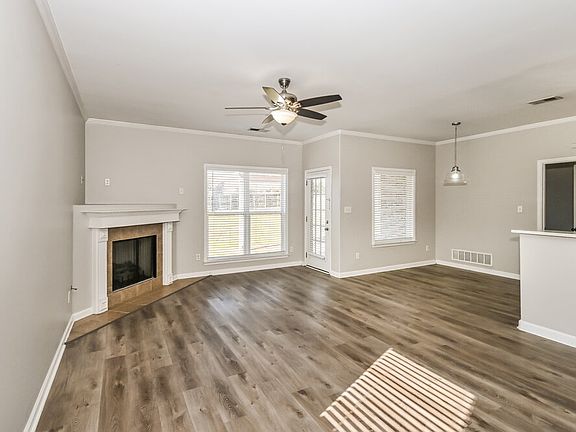 4th image of 875 Pebble Creek Cv N