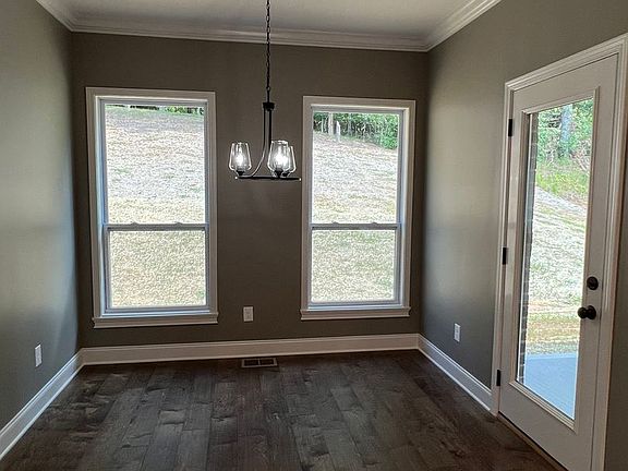 5th image of 557 Carrington Blvd