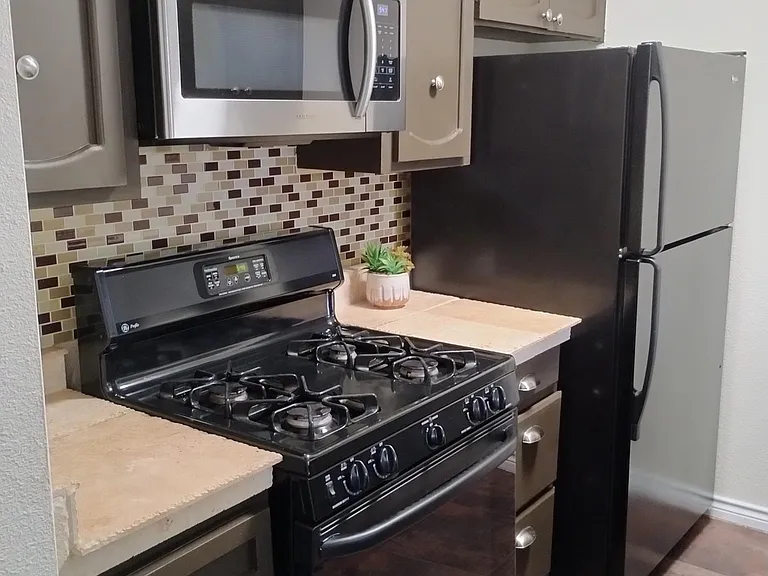 2811 Woodbury St #306 — Photo 5