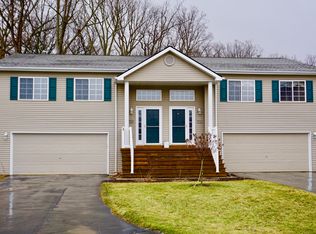 9529 Timber Ridge Dr, Grand Blanc, MI 48439