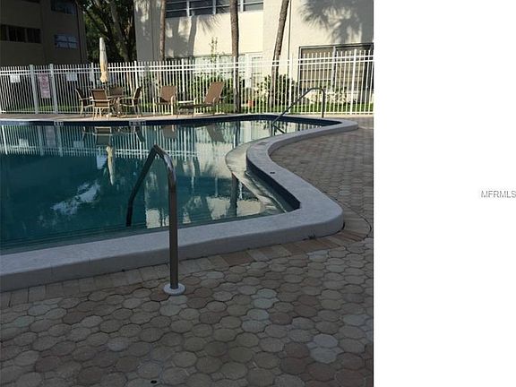 3rd image of 209 NE Lincoln Cir N APT 106