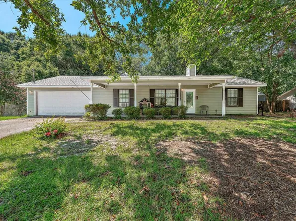 111 Blackhawk Dr, Daleville, AL 36322