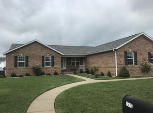 1511 Dannehold Farms Dr, Waterloo, IL 62298