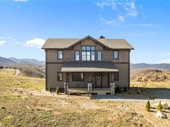 352 Great Sky Dr, Banner Elk, NC 28604