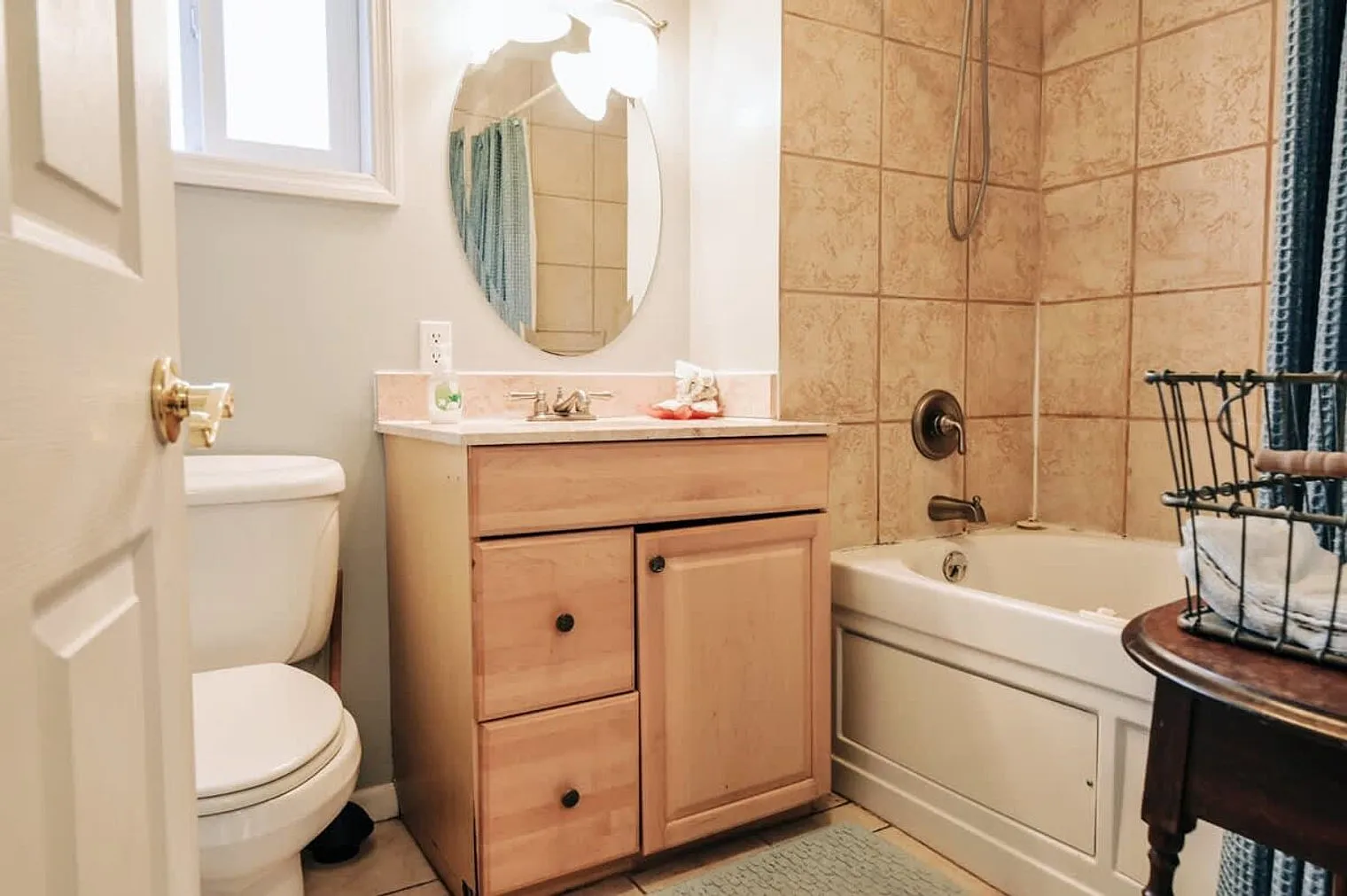 2 bed, 1.0 bath, 893 sqft, $1,056 — Photo 4