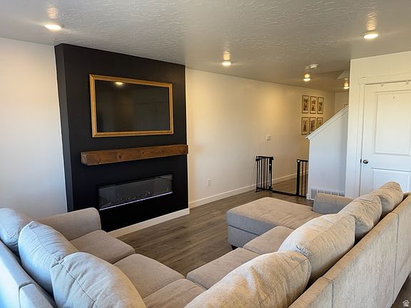 3rd image of 1206 W Hidden Spring Dr