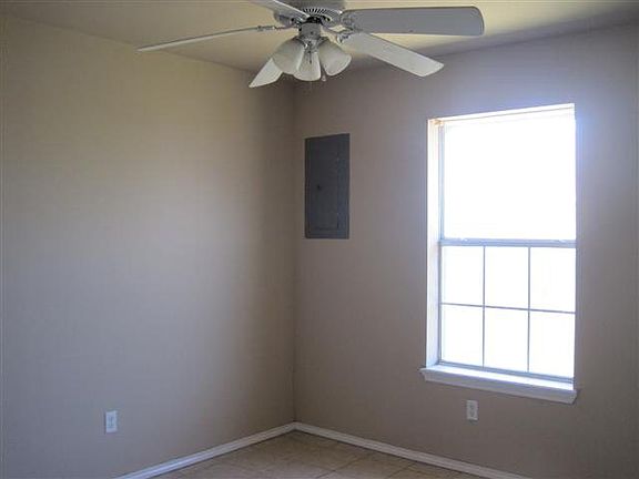 3rd image of 904 W. Ciro Caceres Avenue