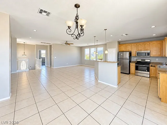 4 bed, 2.5 bath, 2312 sqft, $2,450 — Photo 4