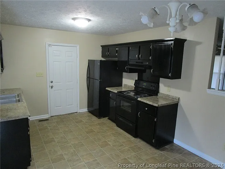 2122 Constitution Dr — Photo 2