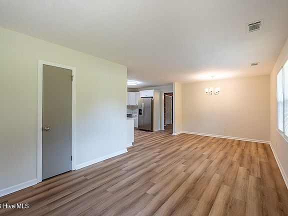4th image of 1564 Herndon Road