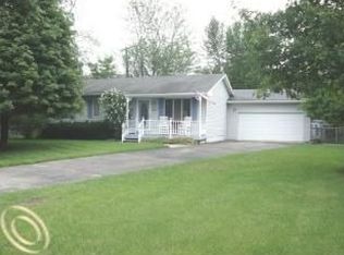 4421 Richalva Ct, Waterford, MI 48329