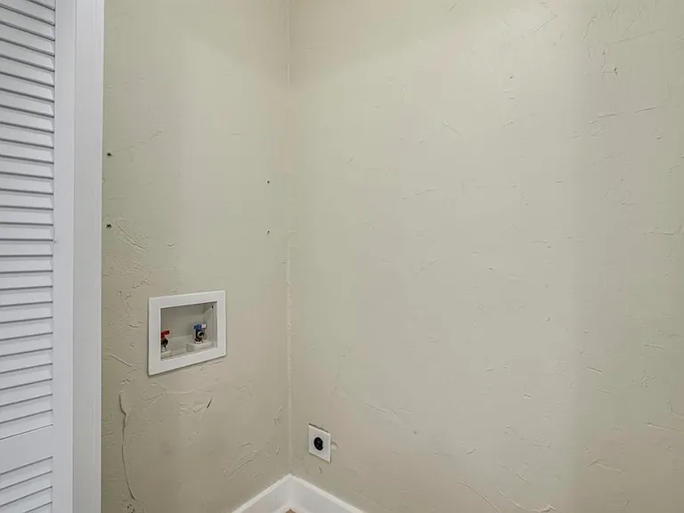 834 NW Eubanks St — Photo 11