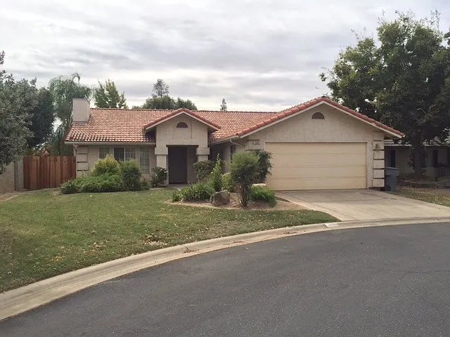 2699 Fowler Ave photo 1