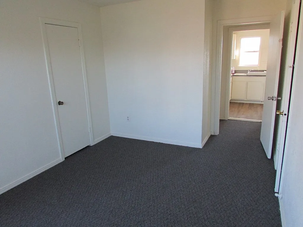 3 bed, 1.0 bath, 980 sqft, $1,700 — Photo 3