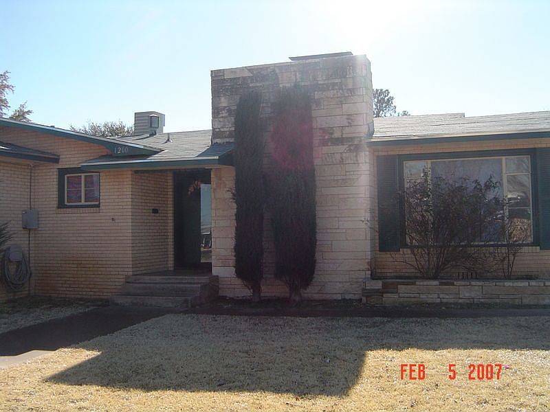 2nd image of 1200 E 17th St