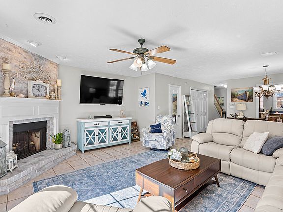 4th image of 830 44th Ave. N #R-1