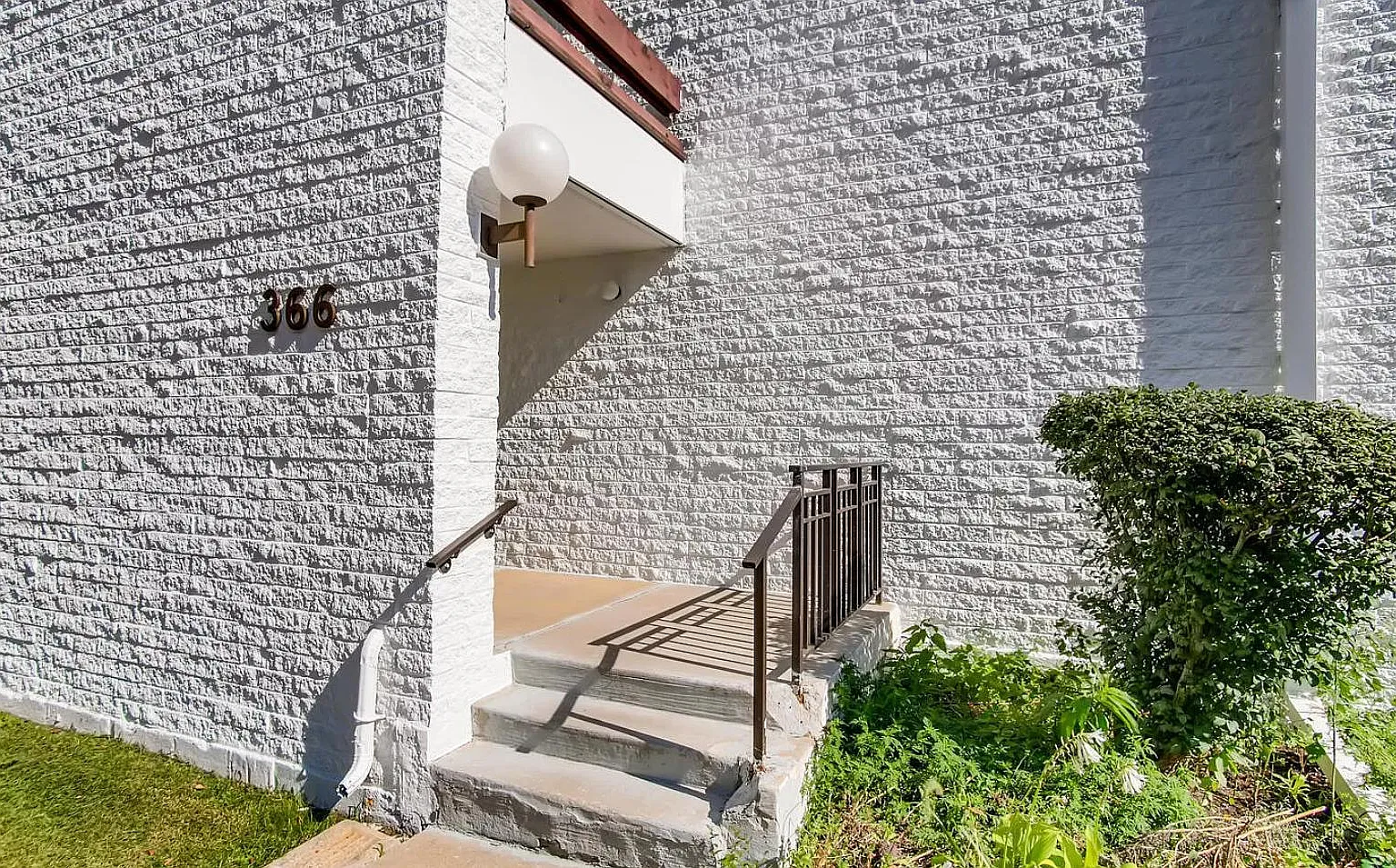 366 W Miner St — Photo 3