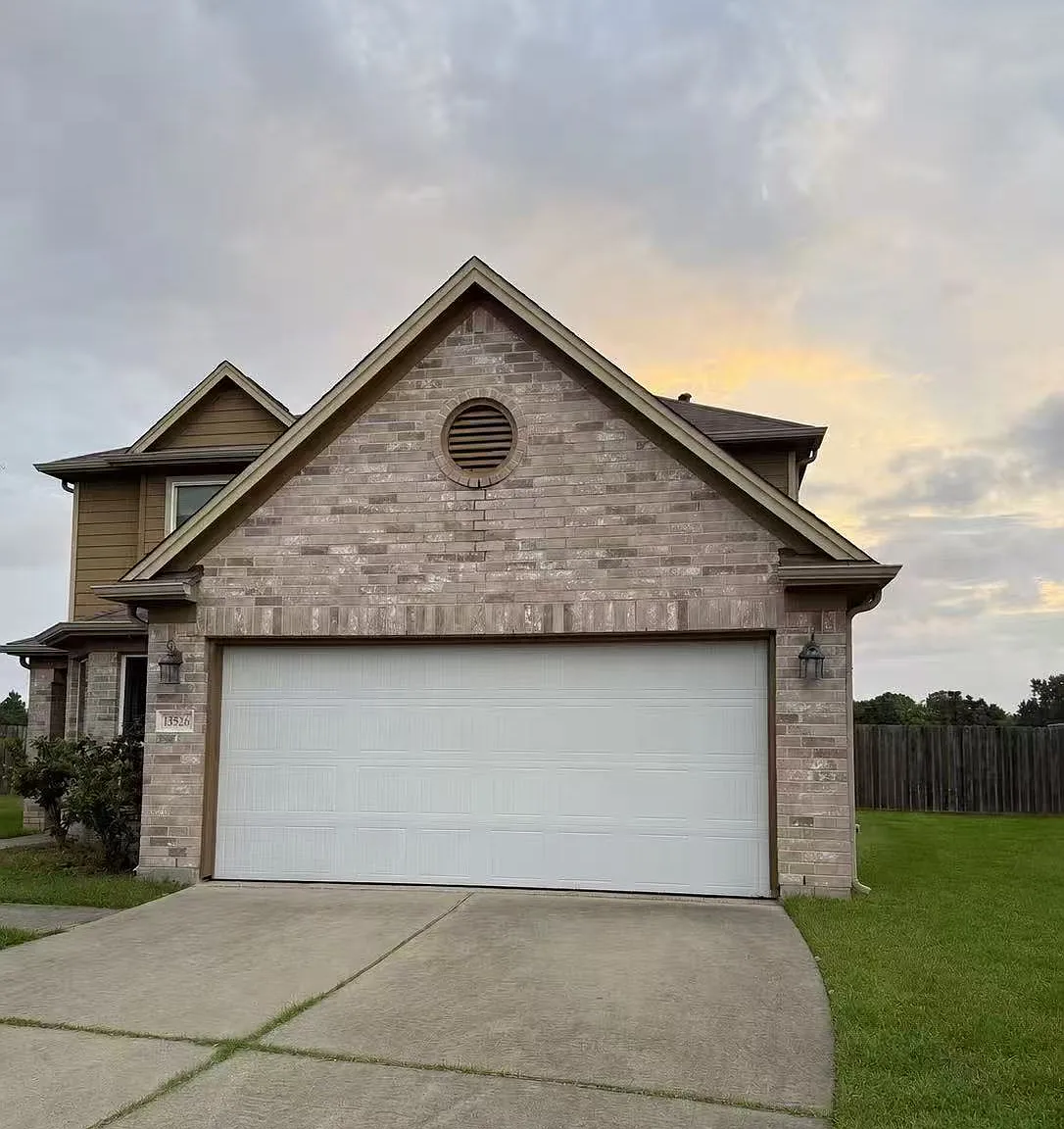 4 bed, 2.5 bath, 2258 sqft, $2,390 — Photo 1