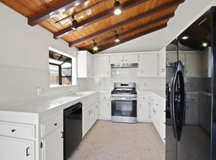 1041 W Wilson St, Costa Mesa, CA 92627