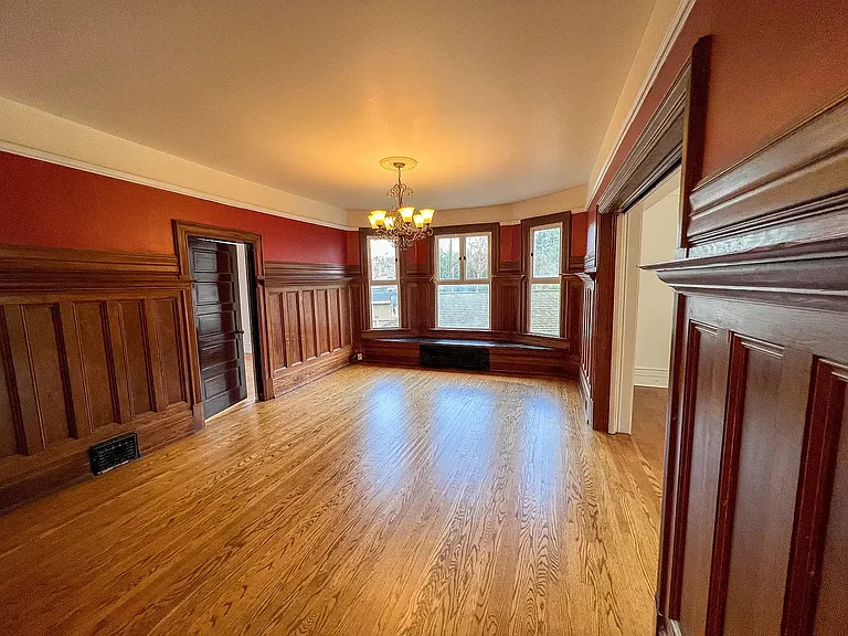 2362 Boyer Ave E — Photo 4