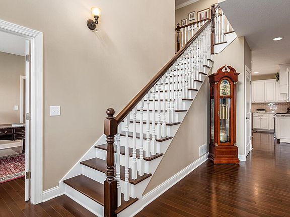 3rd image of 112 Gray Stone Ct