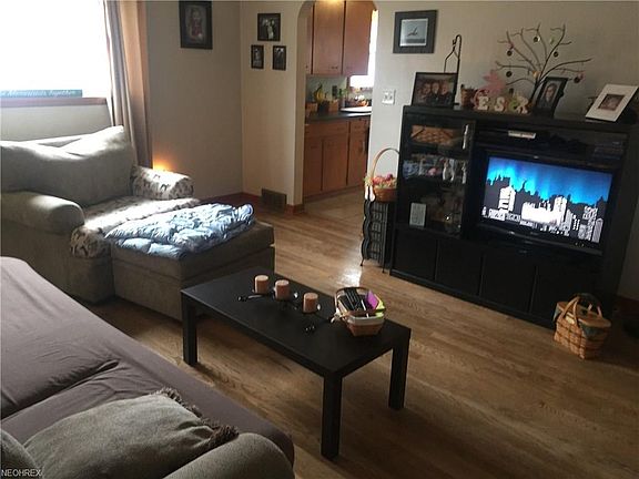 4th image of 203 Superior Ave