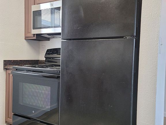 5th image of 213 E Foster St Unit 3